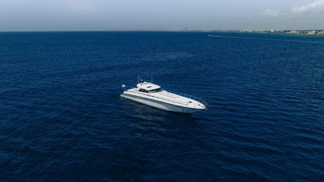 Yacht Charter in Ayia Napa Sea Ray 630 Sport